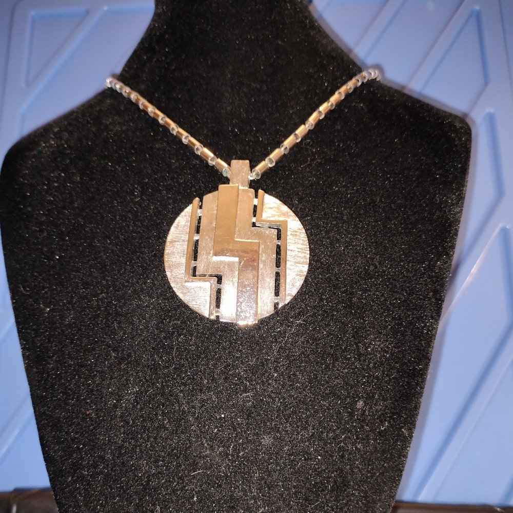 VINTAGE CROWN TRIFARI NECKLACE GOLD TONE PENDANT COSTUME NECKLACE